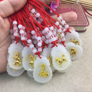 新中式金镶玉十二生肖白玉水晶吊坠红绳项链地摊小礼品挂件