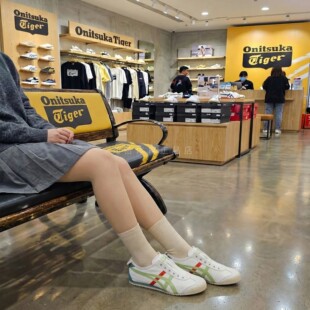 Onitsuka Tiger鬼塚虎MEXICO66 SLIP-ON一脚蹬休闲鞋1183A360-129