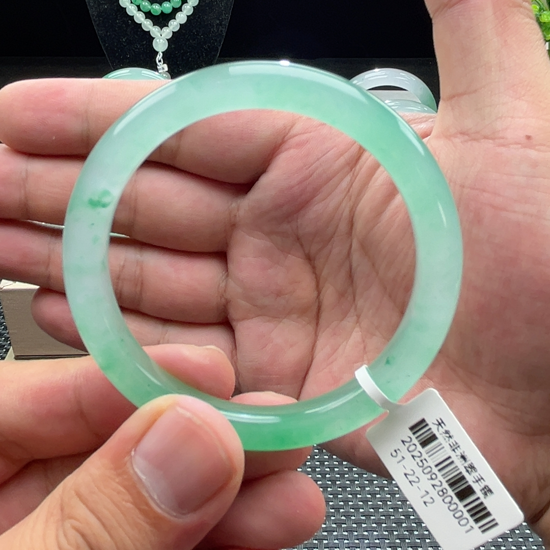 低价急售非洲翠手镯5051圈口冰晴绿甜绿独龙玉手镯