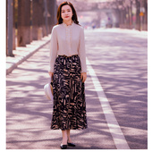 white collar蓝米抽象几何弹力真丝松紧腰大摆长裙TS0FK190