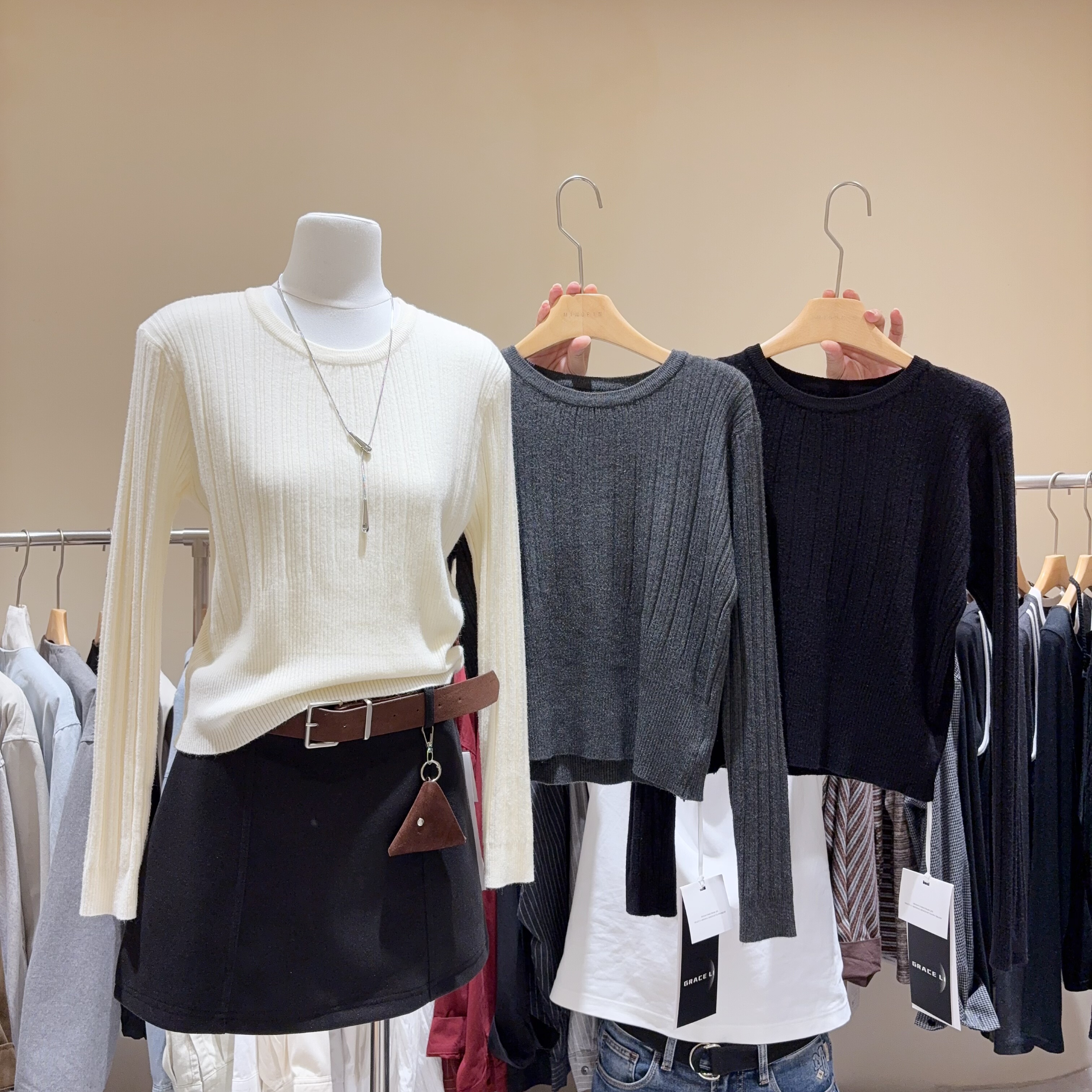 韩女时髦精简约气质圆领套头针织衫收腰显瘦毛衣软糯亲肤上衣温柔