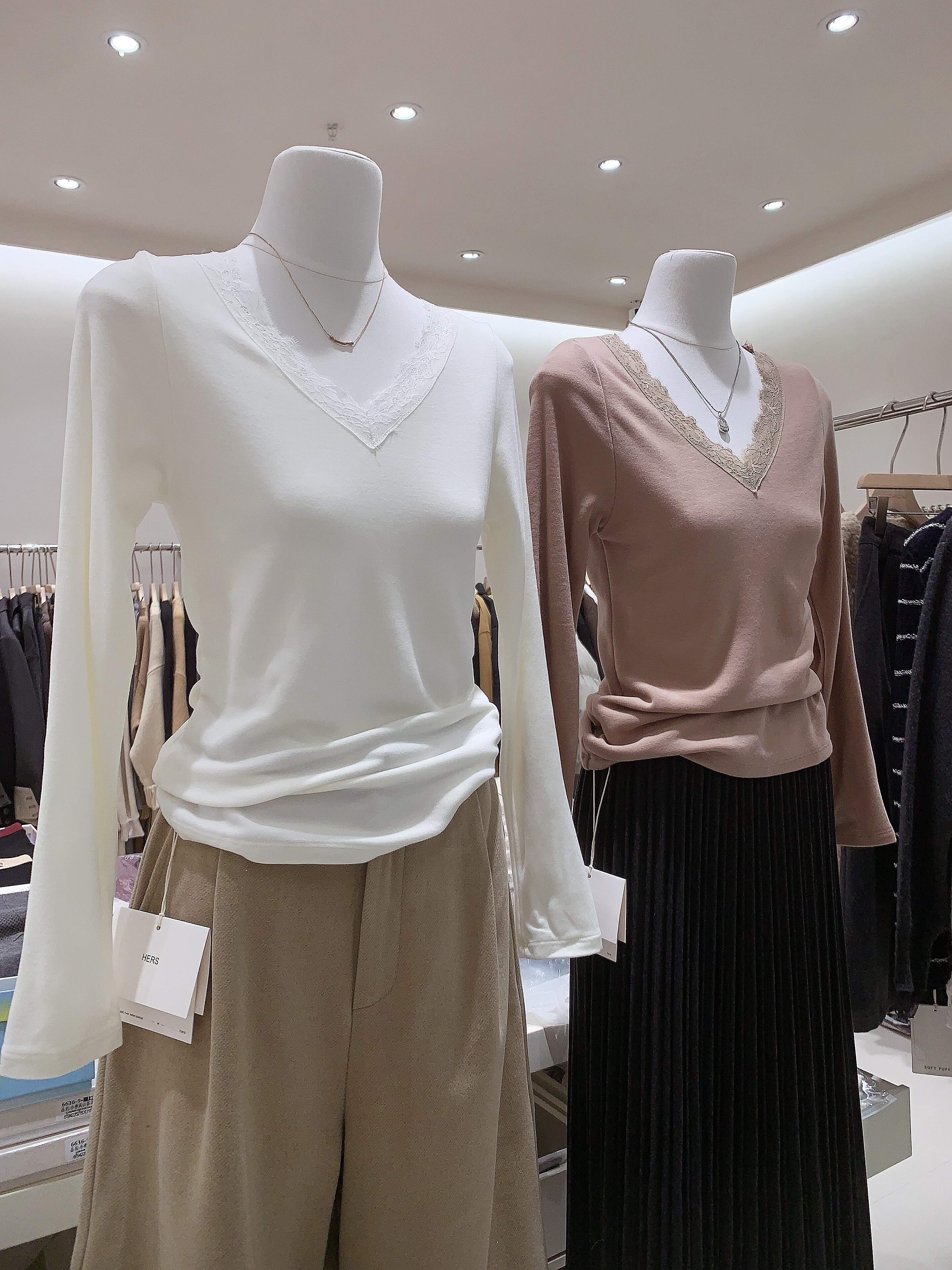 韩国东大门V领拼接蕾丝边套头T恤女长袖显瘦磨毛加绒打底衫上衣女