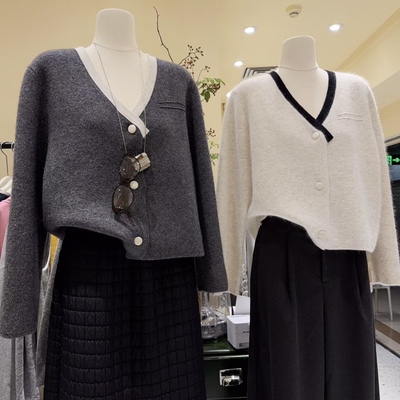 韩系小姐姐气质V领浣熊撞色单排扣毛衣绵羊毛厚实针织开衫外套女