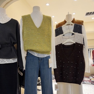 重工钉珠亮片夹花纱V领针织马甲女2026新款时尚气质叠穿休闲背心