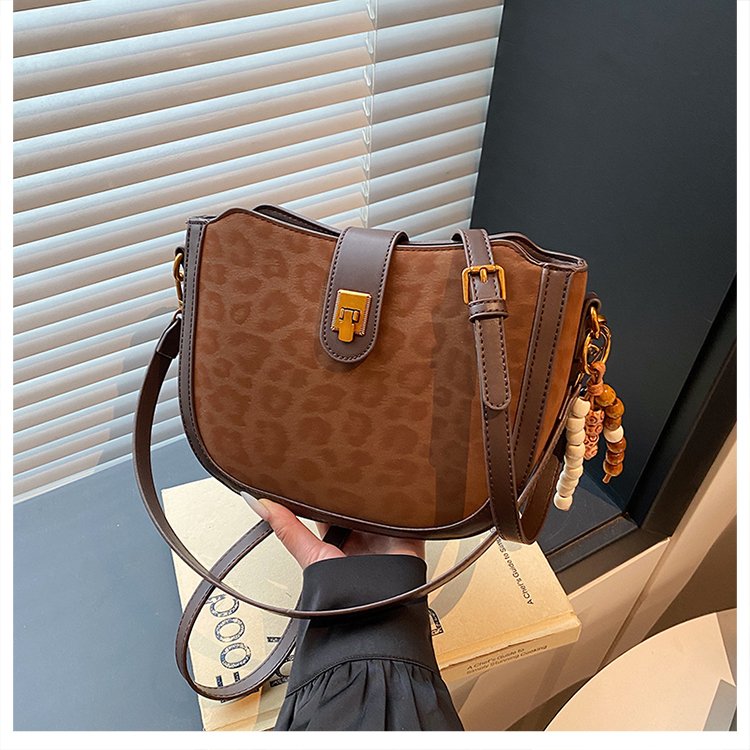 2025春季新款通用款女包卡绿加挂件斜挎包无挂件2025年冬季女锁扣