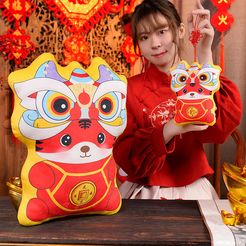 卡通虎年睡觉抱枕挂件毛绒玩具