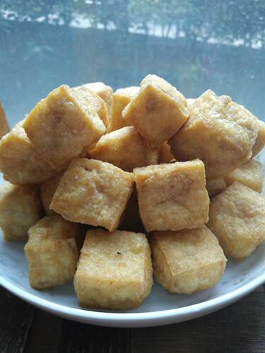 荆州沙市女人街麻辣烫豆泡豆腐泡