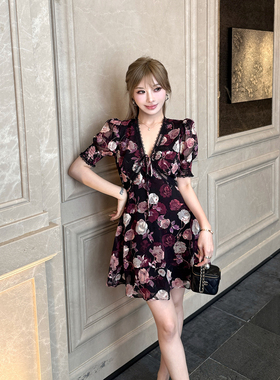 宁芙心心 暗恋蔷薇 蕾丝花边拼接设计 原创收腰显瘦法式v领连衣裙