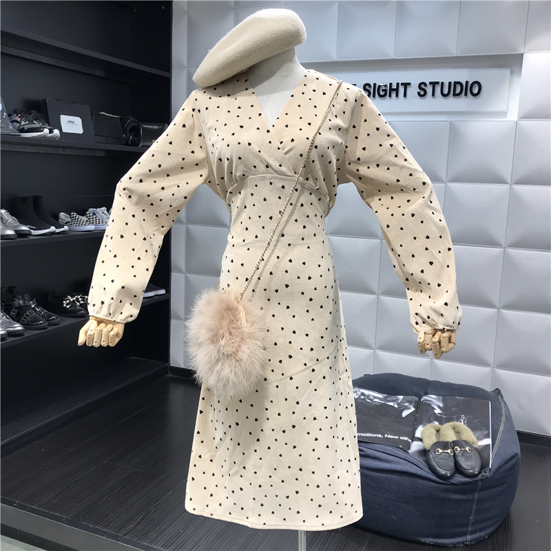 2018ÐÂ¿îÆøÖÊVÁ쳤ÐäСÌÒÐÄÓ¡»¨Ïµ´øÊÕÑüÏÔÊÝÖг¤È¹¸ßÑüA×ÖÁ¬ÒÂȹ