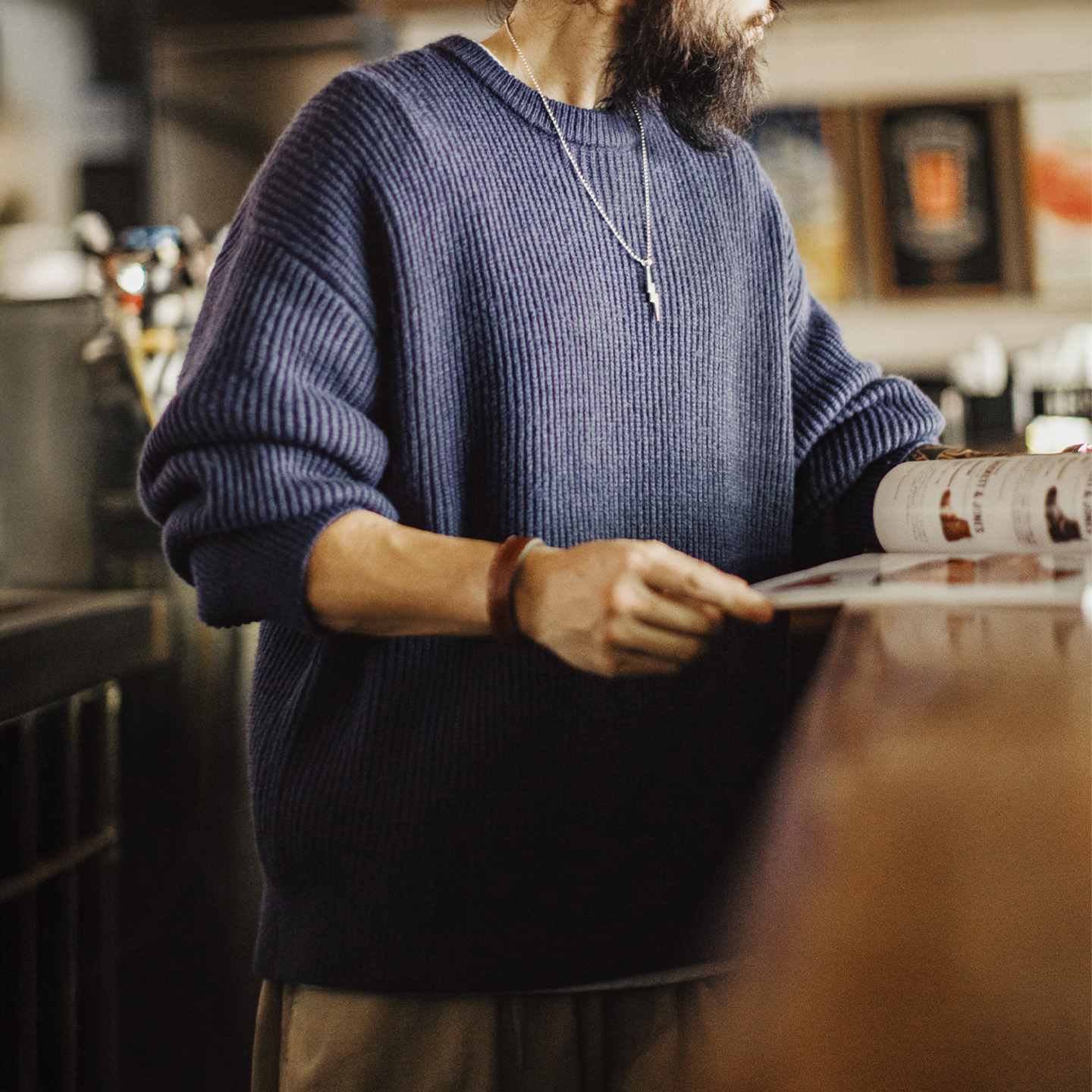 马登工装美式蓝色坑条圆领毛衣