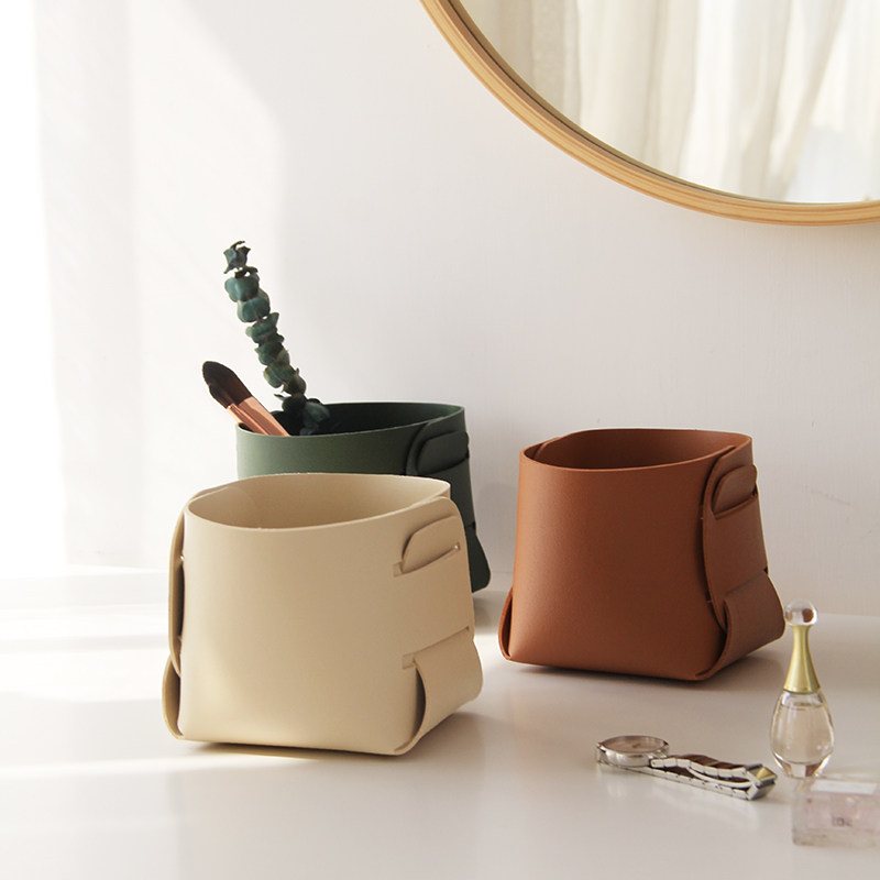 简约北欧桌面收纳盒眉笔化妆刷收纳桶 INS皮革折叠笔筒创意花器P