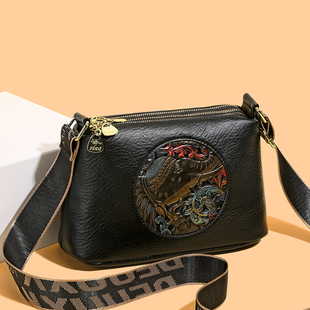 复古中老年妈妈包2025新款软皮质感大容量斜挎包包旅行枕头包女士