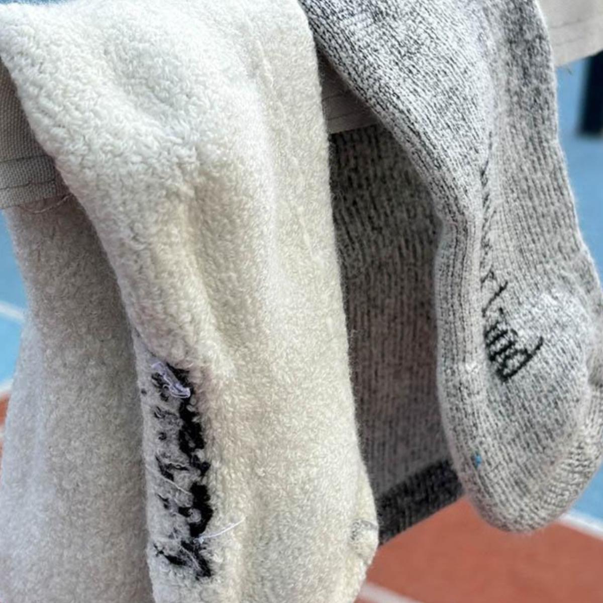 男款中高筒高羊毛户外登山袜子