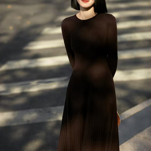 法式轻熟简约风收腰纯羊毛针织连衣裙女修身长袖气质内搭羊毛长裙