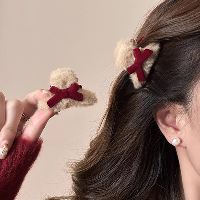 红色蝴蝶结毛绒抓夹女秋冬小号可爱发夹侧边刘海夹2024新款鲨鱼夹
