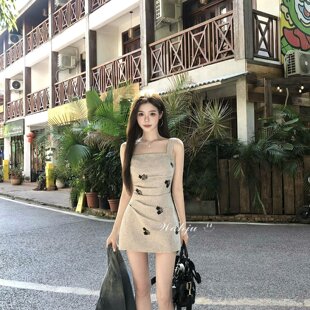 巨好看复古刺绣印花吊带连衣裙子女夏季2026新款早春漂亮包臀短裙