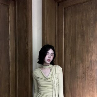 someone 原创松弛立裁荡领挂脖针织T恤显白绿色上衣 sometimes