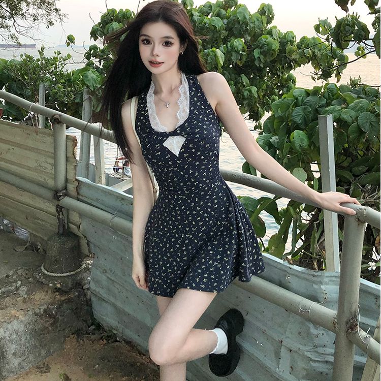 法式纯欲风无袖假两件蕾丝拼接碎花连衣裙子女设计感收腰短裙夏季
