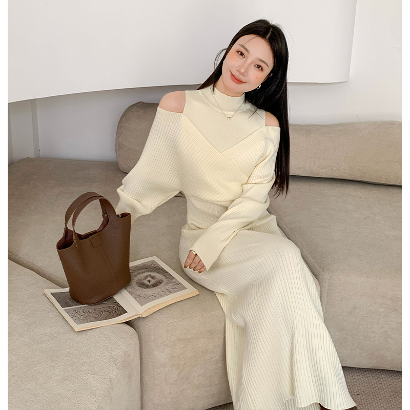 气质收腰针织连衣裙女秋冬设计感露肩假两件长裙