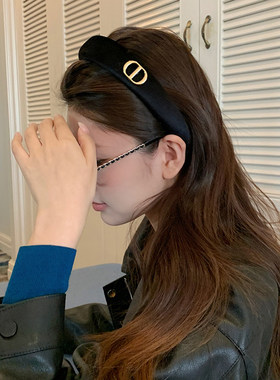 气质金标字母CD猪鼻子丝绒发箍韩系头饰女高颅顶头箍高级感发饰