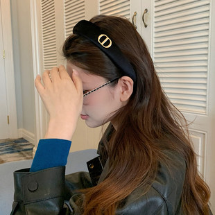 气质金标字母CD猪鼻子丝绒发箍韩系头饰女高颅顶头箍高级感发饰
