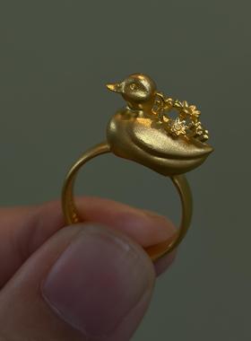 新中式萌趣小鸭戒指立体浮雕花朵鸭设计国风吉祥萌宠金色精致指环