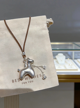 新中式银色马年吊坠项链高级感小众设计百搭秋冬毛衣链新年礼物