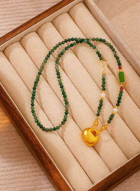 新中式国风项链女小众东陵玉石精致复古串珠锁骨链金色小福袋饰品