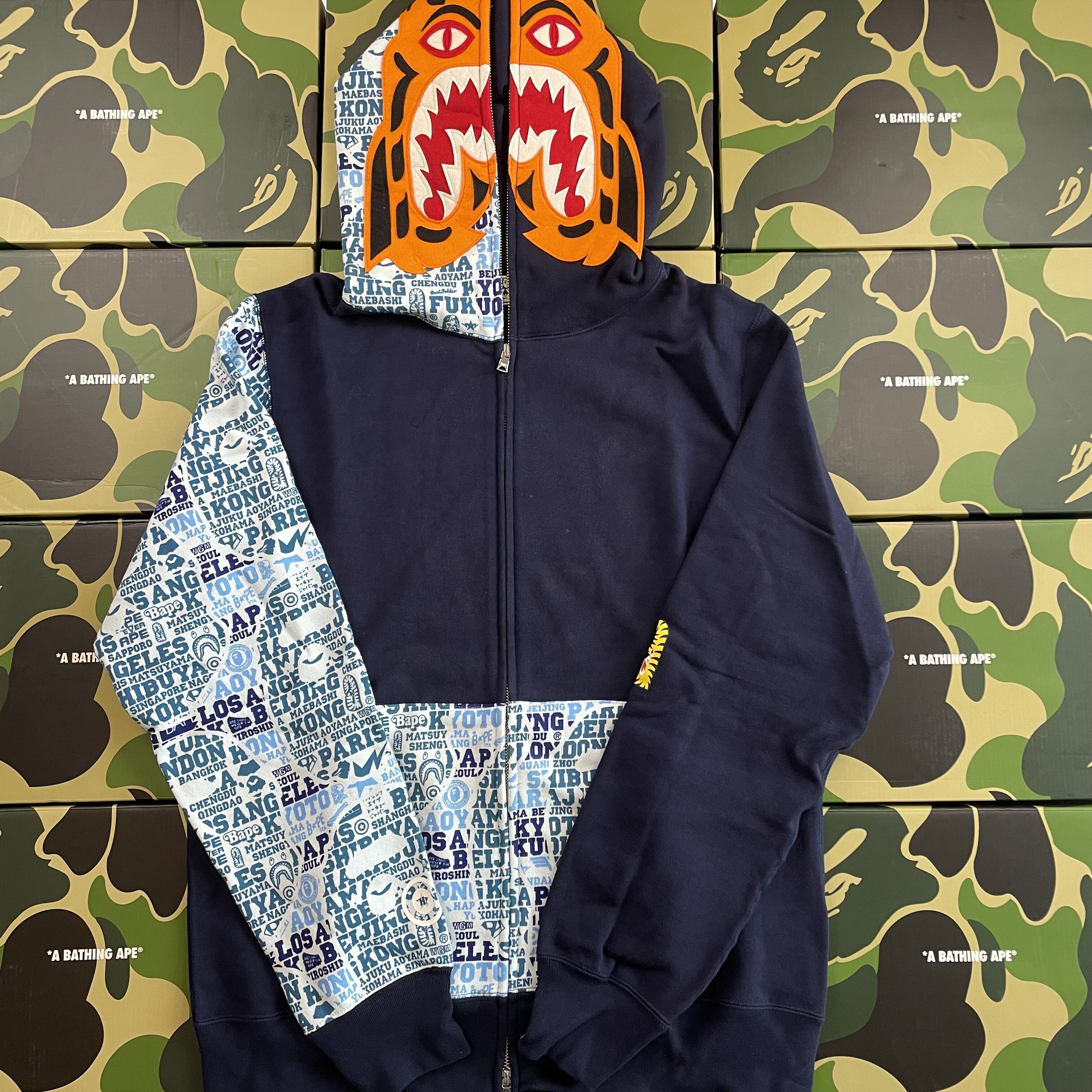 BAPE XXV 25周年限定 蓝迷彩半袖老虎贴布彩色刺绣卫衣外套