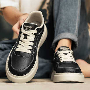 白底黑面男鞋冬季新款运动休闲鞋子男高级感轻便软底皮鞋男士板鞋