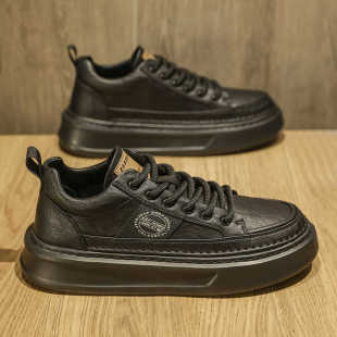 欧洲站男鞋秋季休闲皮鞋高级感黑色冬季板鞋搭配牛仔裤的鞋子男款