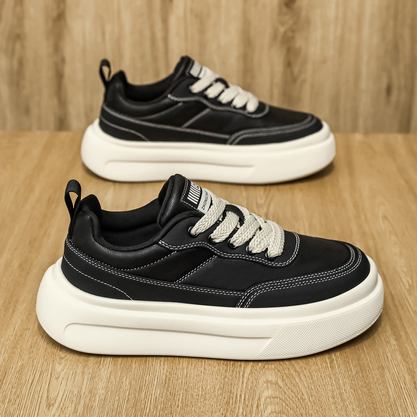 白底黑面男鞋冬季2025新款厚底休闲鞋子男款板鞋高级感痞帅皮鞋男