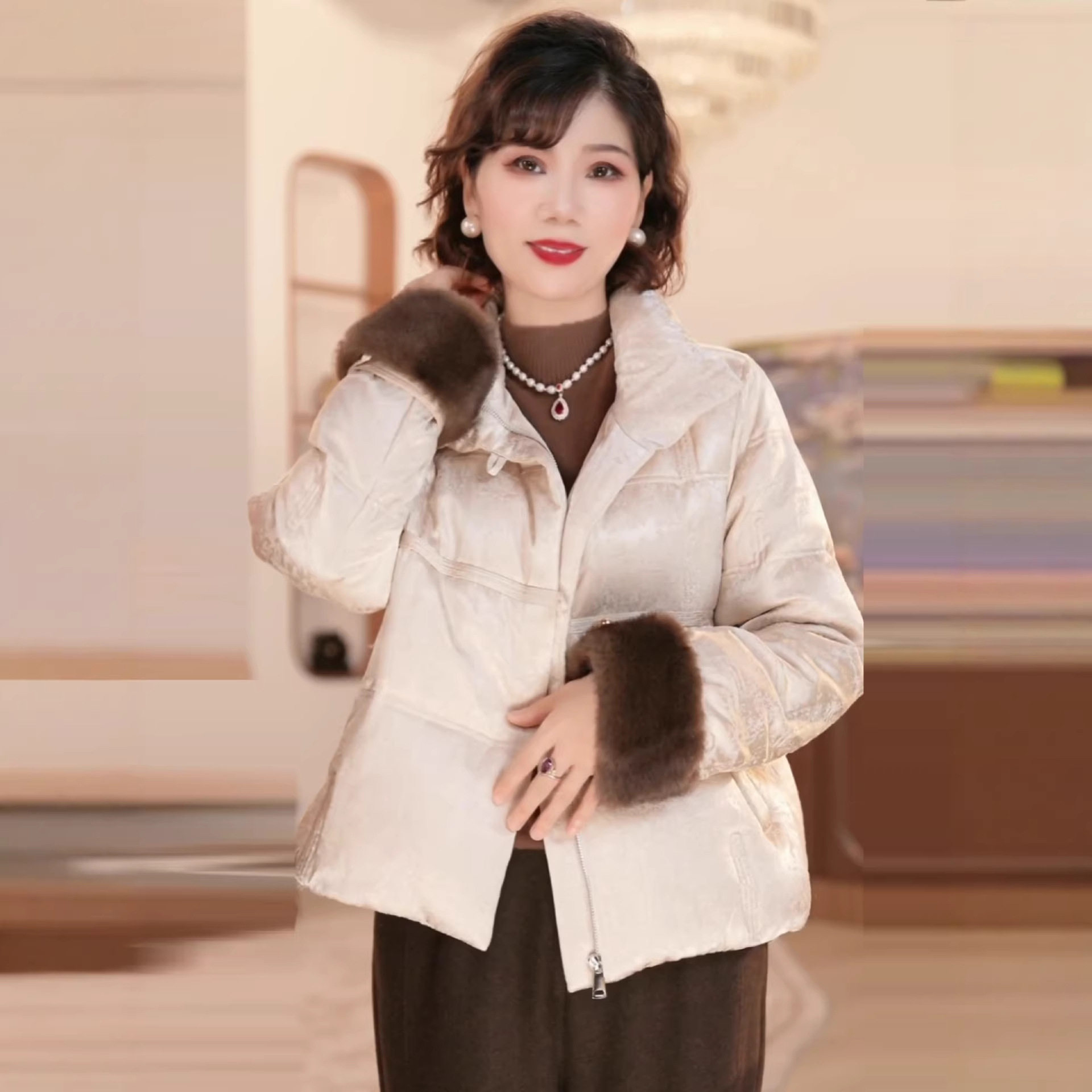 新中式中老年妈妈装2025冬季新款时尚羽绒服女立领保暖显瘦外套,女装/女士精品,中老年女装,淘宝优惠券,粉丝福利购,淘宝优惠卷