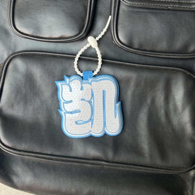 王俊凯周边装饰挂件不织布书包吊饰ins文字创意反光单字挂饰