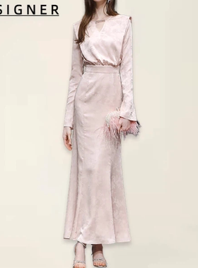 D E S I G N E R香港2025秋季女浅粉色V领长袖连衣裙包臀鱼尾裙