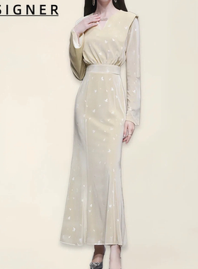 D E S I G N E R香港2025秋季V领炼条长袖包臀鱼尾丝绒连衣裙