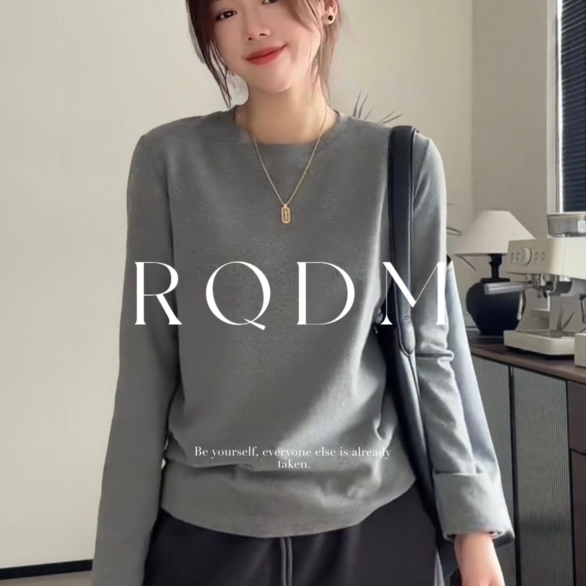 灰色韩系百搭磨毛圆领正肩长袖T