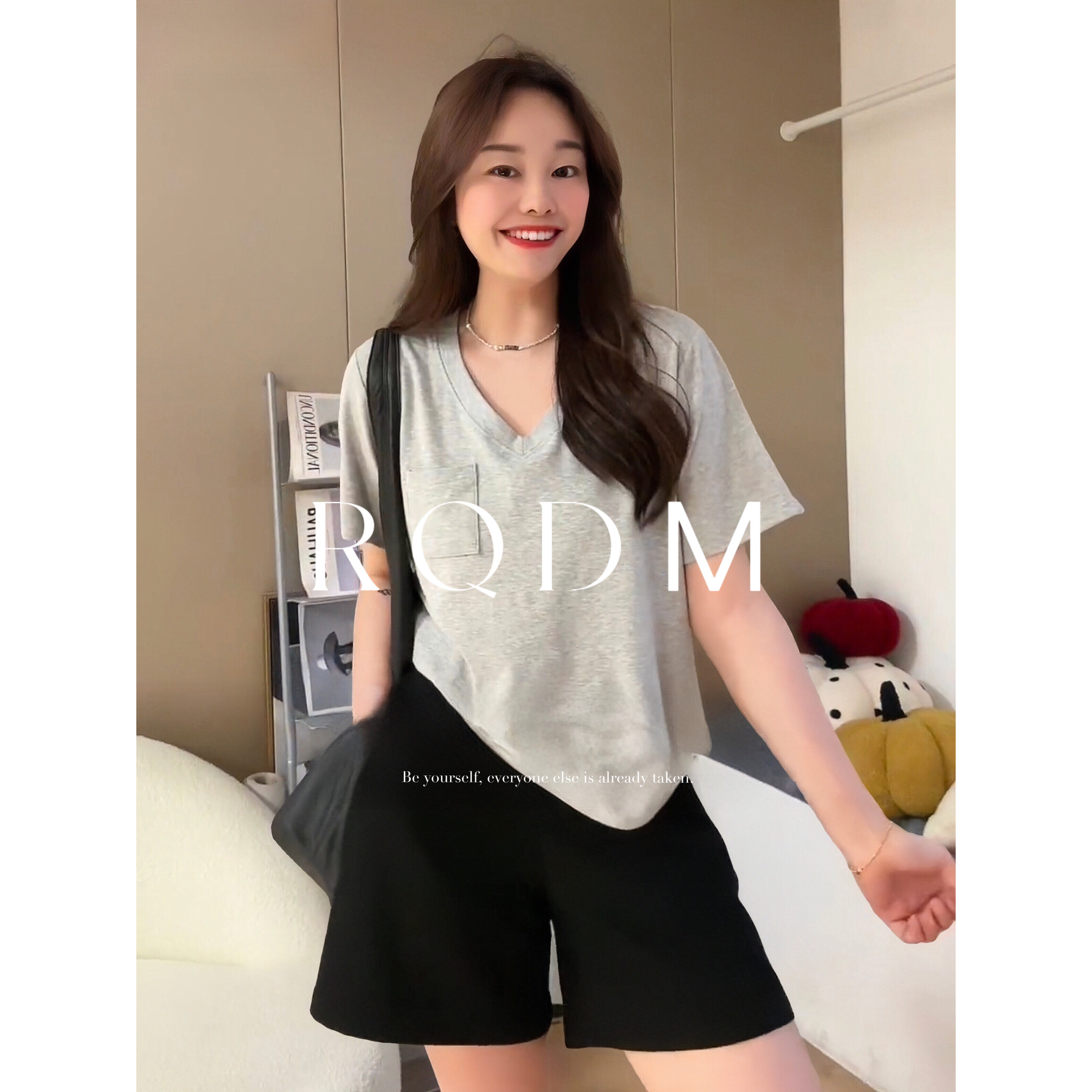 下摆弧形显瘦V领正肩短袖T恤女夏