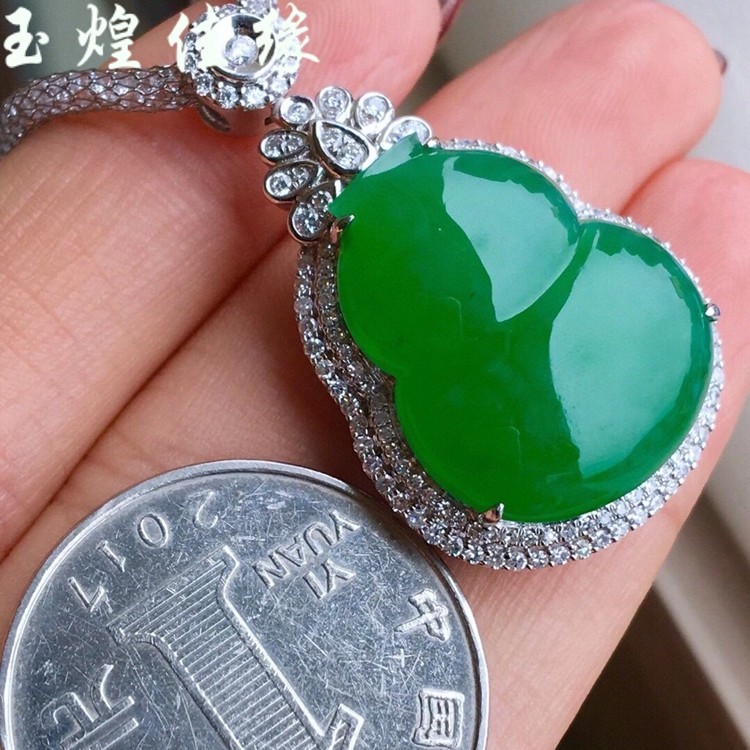 冰种阳绿玉葫芦挂件天然翡翠玉石