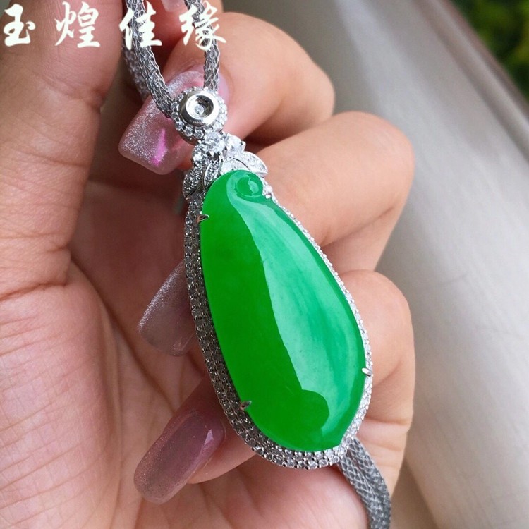 老坑正阳绿福瓜翡翠吊坠18k金镶