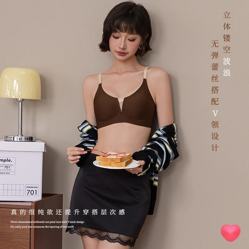 法式镂空蕾丝内衣女V领聚拢舒适收副乳透气无痕无钢圈文胸