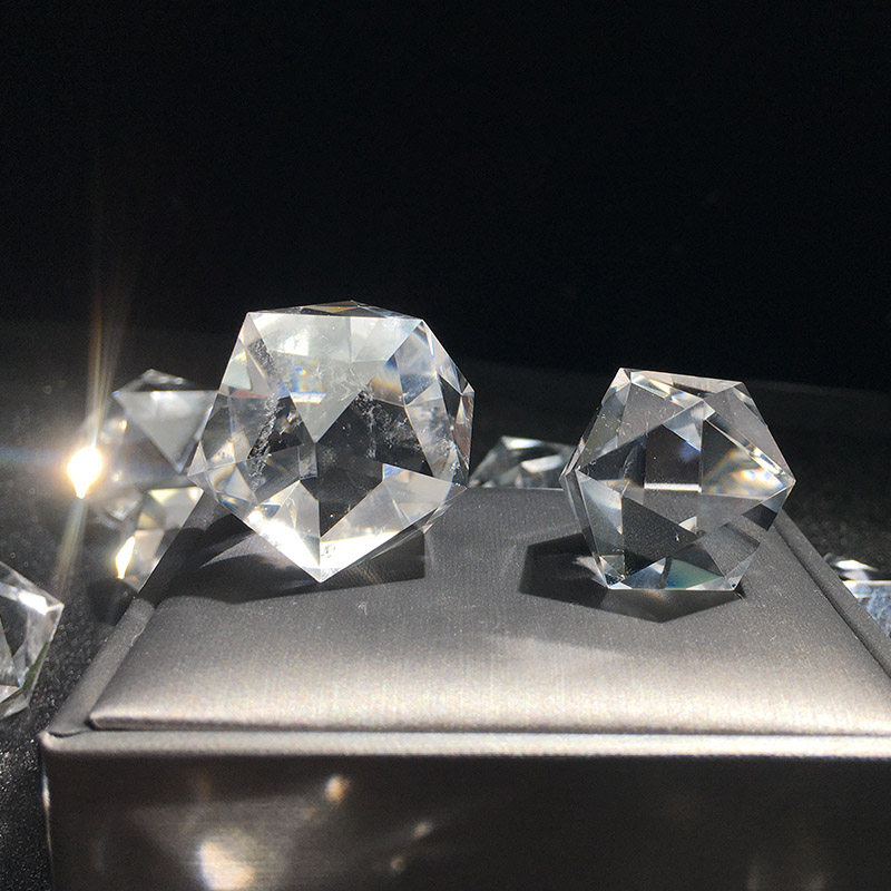 赤诚晶石白水晶20面体几何体水晶二十面体水晶把玩家居办公桌摆件