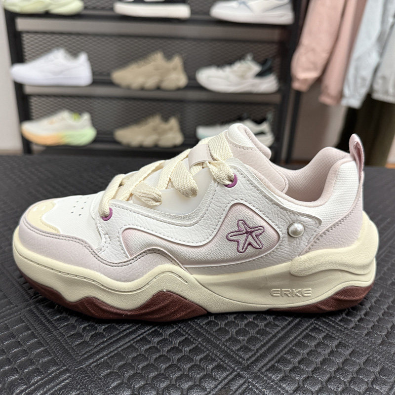 鸿星尔克女鞋运动鞋2026春季新款时尚百搭轻便滑板鞋12126101035