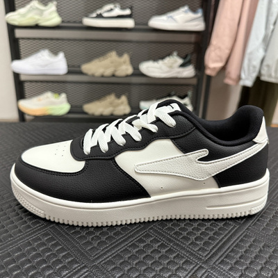 鸿星尔克男子时尚轻便软底滑板鞋