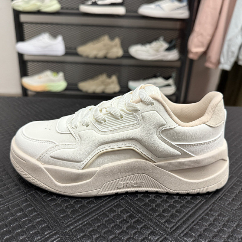 鸿星尔克女鞋运动鞋2026春季新款轻便百搭舒适滑板鞋12126101323