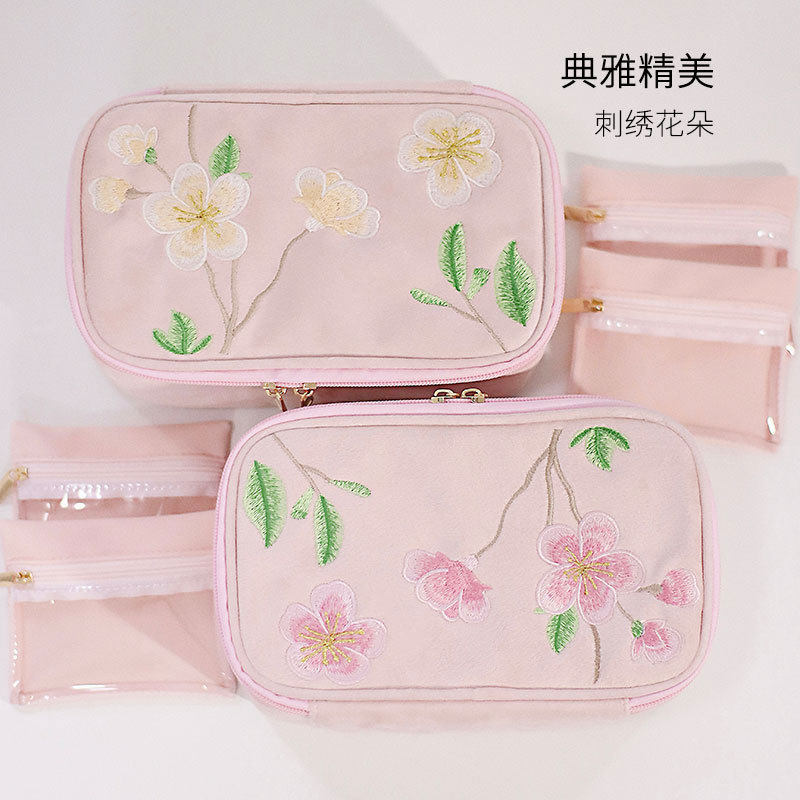 女生的精致收纳珠宝首饰收纳盒