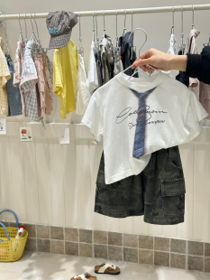 2026夏季新款男童小童潮童领带印花套头短袖T恤衫迷彩短裤套装