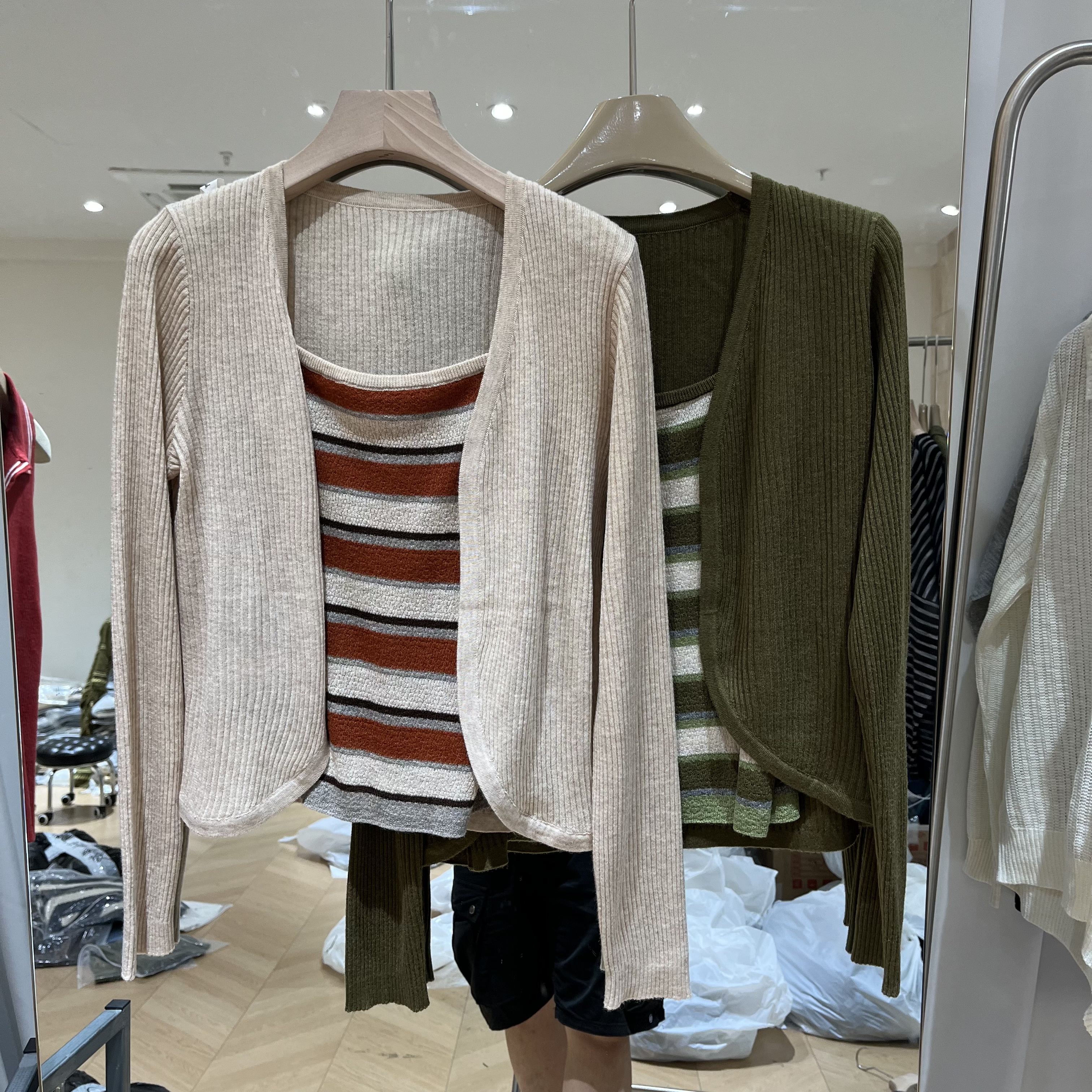 实体店同款2026早秋新款女士细羊毛条纹背心开衫两件套韩版针织衫
