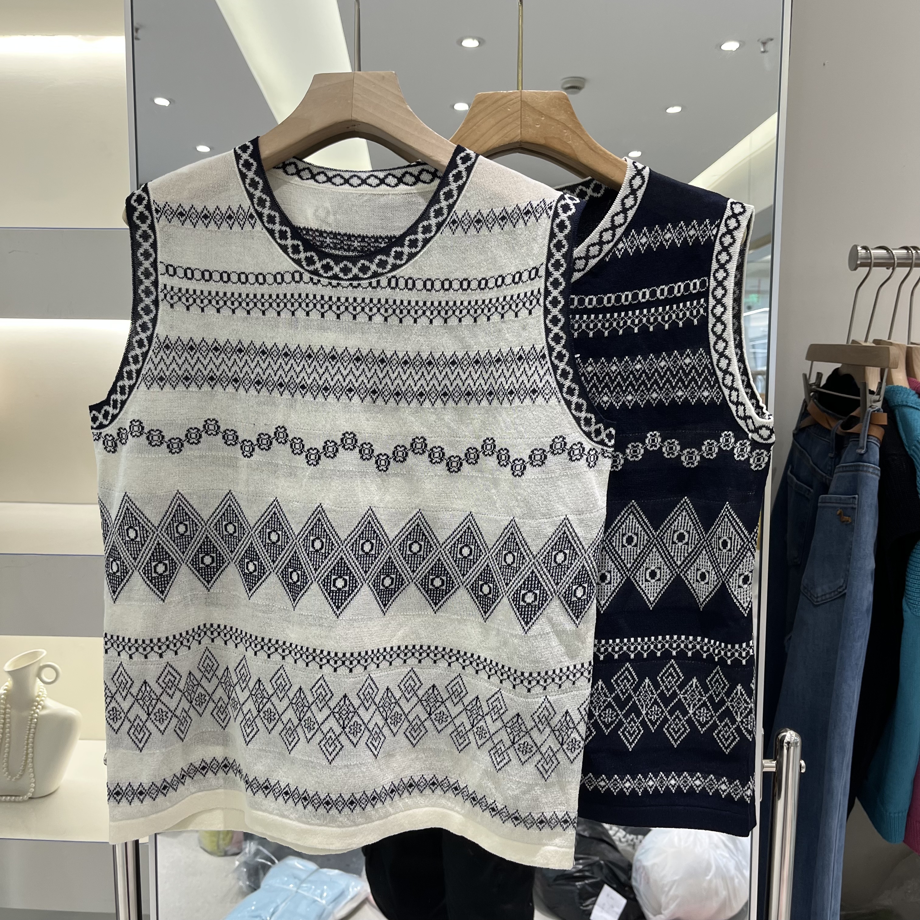 欧洲站2026春季新款女士圆领绣花拼色竹节麻无袖背心欧货时尚针织