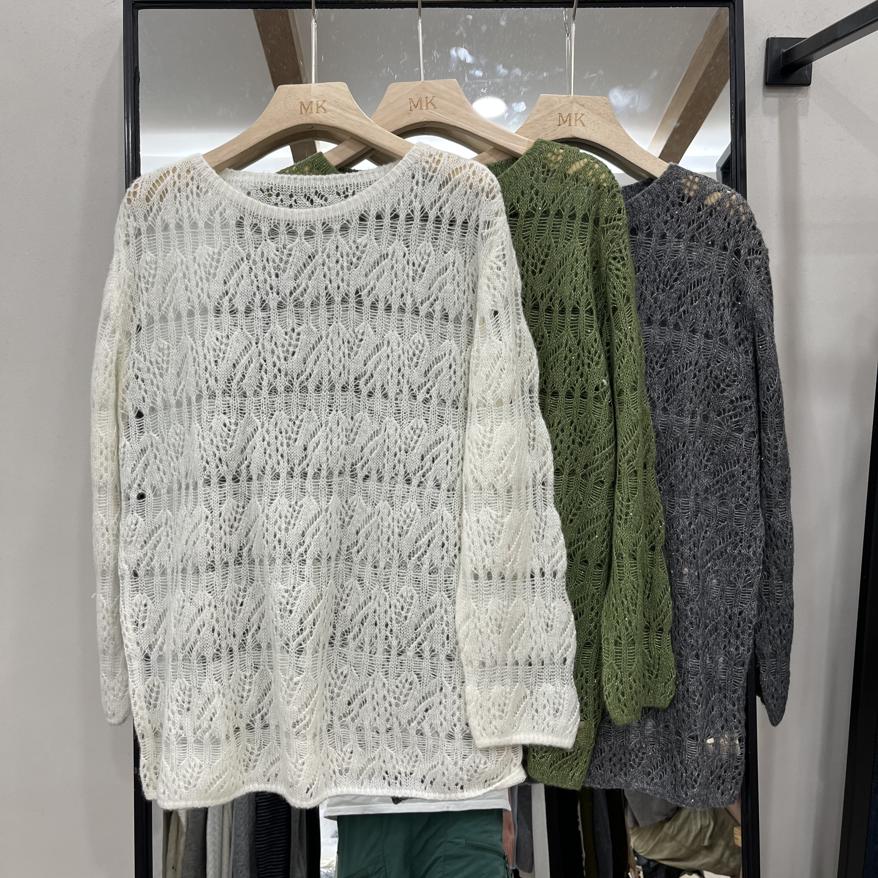 实体店同款2026早秋新款女士圆领镂空钩花纯色欧货时尚韩版针织衫